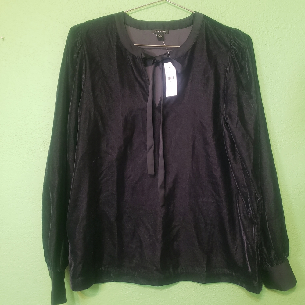 Ann Taylor Women XS Classic Black Blouse. Long Sleeve Velvet